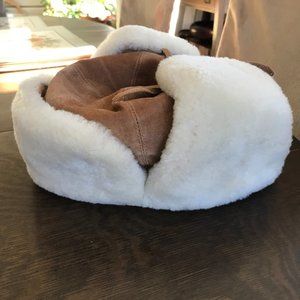 WOMEN'S SHEEPSKIN HAT, small, size 7.
